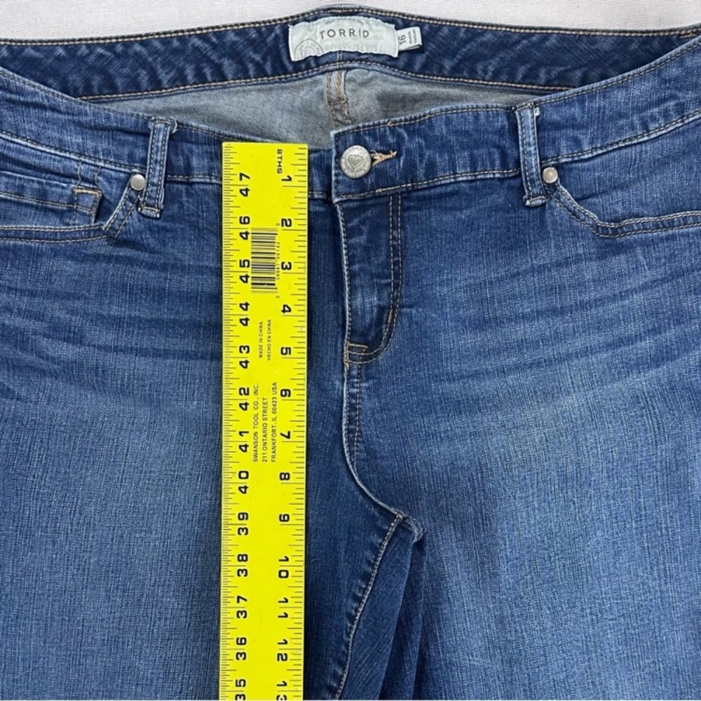 Torrid Womens Size 16 Cropped Jeans Dark Wash Raw Hem Stretch Denim - Picture 10 of 15